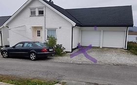 Small And Cosy With Free Parking
